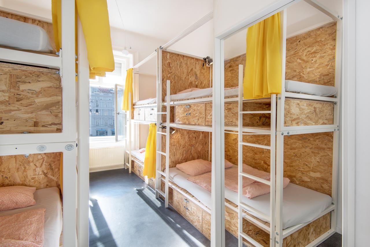 Avenue Hostel Boedapest Buitenkant foto